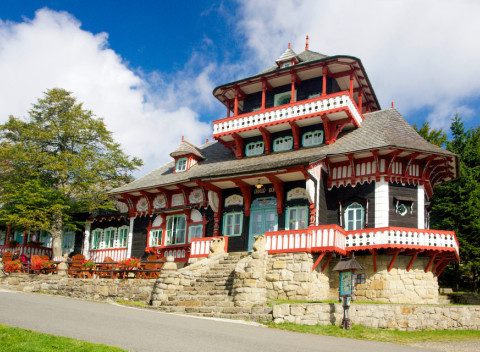 Beskydy pri Pustevnách s polpenziou a fľašou vína v penzióne U Veterána.