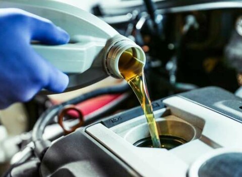 Profesionálna výmena oleja a filtra pre váš automobil – spoľahlivosť od odborníkov AGROTEC v Lamači