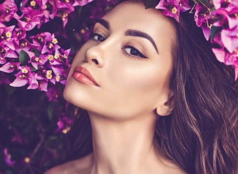 Ach, ten vek... tie utekajúce roky... tie nezastaví nik! Luxusné ošetrneie pleti mezoterapiou.