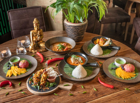 Zážitkový Sharing plate v Green Budha - tradičný spôsob stolovania v Thajsku.