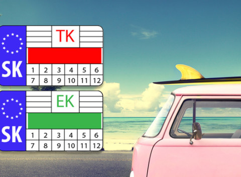 Technická a emisná kontrola osobného vozidla alebo nákladného vozidla.