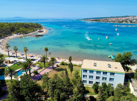 Chorvátsko v Liberty Hoteli *** pri pláži s polpenziou, bazénom a exkurziami.