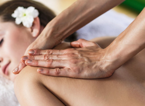 Terapeutické a ajurvédske masáže. Na výber z viacerých druhov masáží pre dokonalé uvoľnenie.