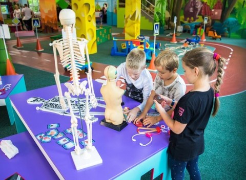 Úplne nový raj pre deti od autorov TRICKLANDIE: Galéria Dobrá Hračka plná originálnych hier.