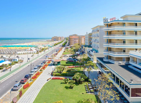 Taliansko: Hotel Caesar **** pri pláži na 6 dní s polpenziou, bazénmi a saunou.