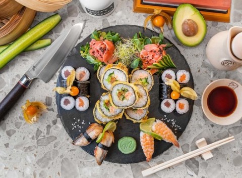 Futosake tempura sushi tanier pre 2 osoby v reštaurácii Hotela Mamas ****.