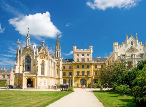 Lednice v Penzióne Myslivna s polpenziou, vínom, bowlingom a biliardom.