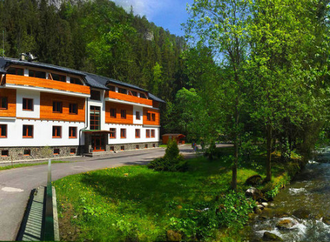 Rodinná dovolenka v srdci Demänovskej doliny + dieťa do 12 rokov zdarma v rezorte RiverSide Jasná.