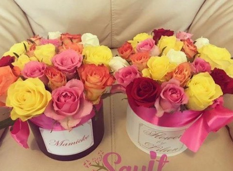 Box plný ruží pre každú romantičku, vhodný aj ku Dňu matiek. Na výber z dvoch veľkostí.