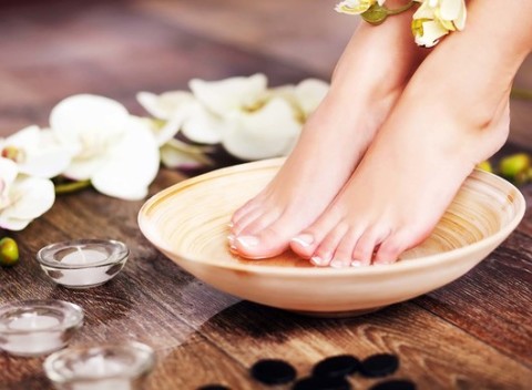 Jarný detox v podobe pedikúry s peelingom a výživnou maskou v LILIS beauty salone.