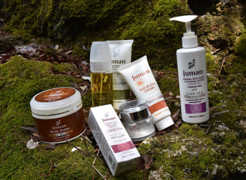 Liečivá kozmetika z Mŕtveho mora z Jordánska s vysokým obsahom minerálov.