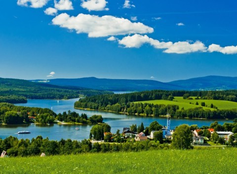 Lipno: Hotel Swing *** 300 m od priehrady s bazénom, polpenziou + 2 deti zdarma.