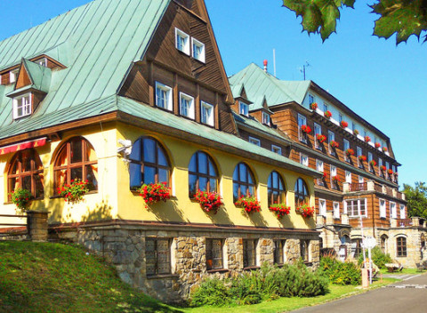 Beskydské Pustevny v hoteli Tanečnica s polpenziou a bazénom, 500 m od nového chodníka v oblakoch.