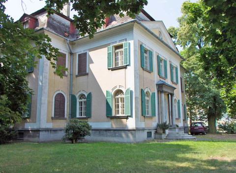 Podhorie Jeseníkov v apartmánoch alebo 2-lôžkových izbách + polpenzia a platnosť do decembra 2019.