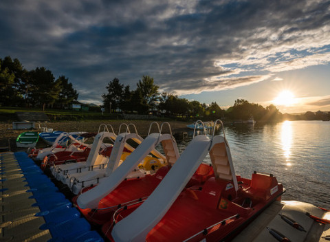 Chatka s terasou a parkovaním pre 18 ľudí pri Liptovskej Mare v Mara Camping.