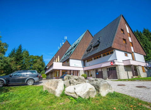 Krkonoše v Parkhoteli Harrachov *** s polpenziou, nápojmi a Harrachov Card.