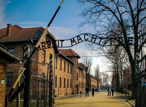 Jednodňový zájazd do poľského tábora Osvienčim a Wadovíc - rodiska Jána Pavla II.