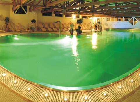 Ubytovanie, bohatý relaxačný balíček a polpenzia v hoteli Flóra*** pri centre Trenčianskych Teplíc.