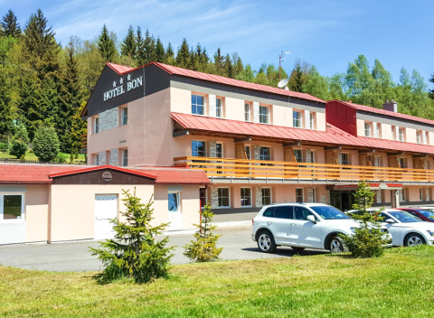 Jizerské hory v Hoteli Bon *** s privátnym wellness, bowlingom a polpenziou.