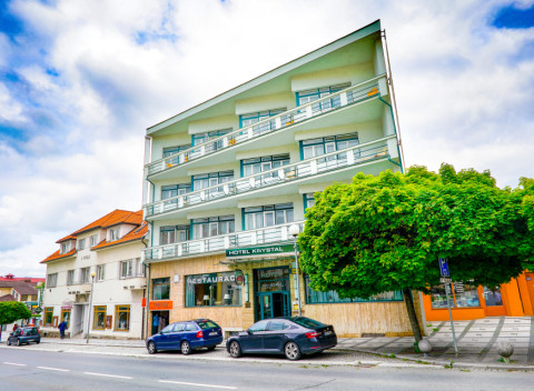 Luhačovice: Hotel Krystal *** s raňajkami a masážou podľa výberu + ďalšie zľavy.