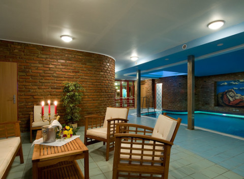 Romantika priamo v historickom centre mesta Třebíč s večerou pri sviečkach a neobmedzeným bazénom.