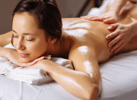 Exkluzívne voňavé masáže a zábaly alebo Dornova metóda v priestoroch hotela Dynamic.