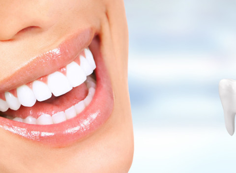 Dôkladná dentálna hygiena alebo kompletné vstupné vyšetrenie zubov s RTG snímkami.