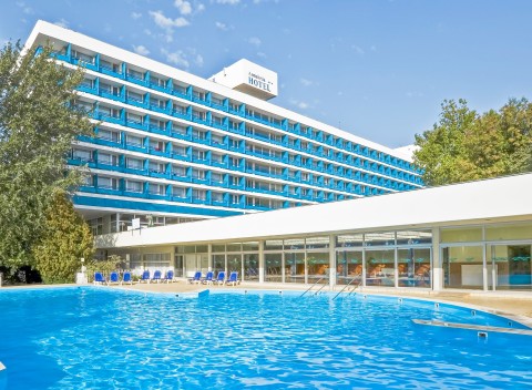 Balaton pre rodiny: Daniubius Hotel Annabella s polpenziou, plážou a wellness.