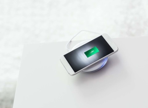 Bezdrôdová nabíjačka na mobil. Či ste doma, v práci alebo v aute na cestách - nabíjajte pohodlne.