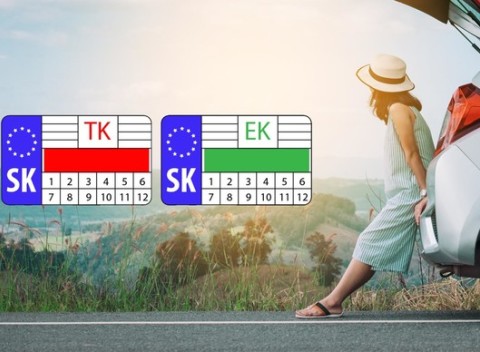 Technická a emisná kontrola osobného vozidla alebo nákladného vozidla.