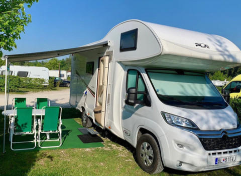 Prenájom Happy Caravan pre 6 osôb na cestovanie a spanie podľa vybraného počtu dní.