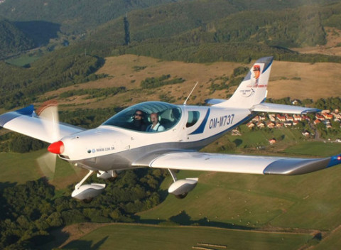 Pozrite sa na ten krásny svet z výšky. Let športovým lietadlom s možnosťou pilotovania.