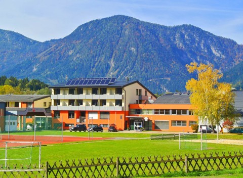 Rakúsko aktívne v Sportsarea Grimming *** + polpenzia, wellness, tenis, bicykle.