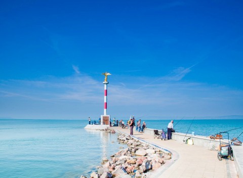 Hotel Nostra + raňajky a len 100 metrov od brehu Balatonu a v blízkosti kúpeľov.