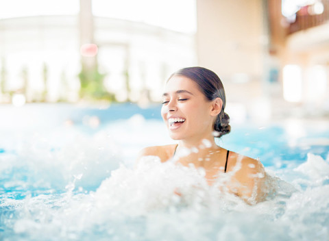 Győr v hoteli s polpenziou a neobmedzeným bazénom a saunou aj so vstupom do termálov.