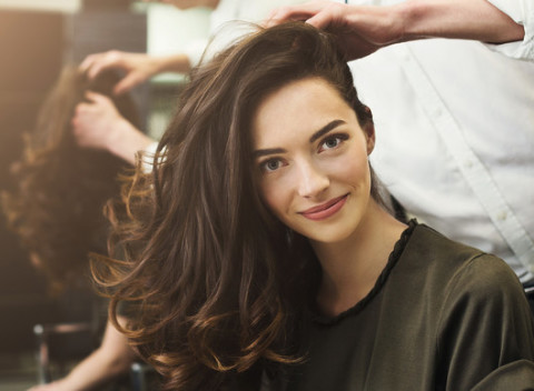 Melír pre oživenie, strih pre dokonalý vzhľad a regenerácia pre zdravé a silné vlasy.