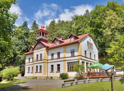 Český raj pri Prachovských skalách v Hoteli Pod Šikmou Věží *** s polopenziou.