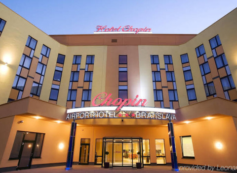 Víkend pre dvoch s raňajkami či polpenziou v Bratislave v hoteli pri nákupnom centre.