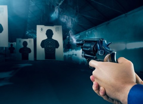 Streľba ostrými nábojmi v protiatómovom kryte pod Bratislavským hradom (nová zbraň na výber).