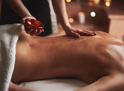 Základná masáž chrbta alebo celotelová uvoľňujúca pre sedavé zamestnanie.