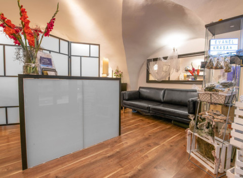 Výnimočné masážne balíčky na Ventúrskej v salóne Evanel. Odpočinie si vaše telo aj myseľ!