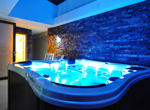 Vychutnajte si relax vo dvojici. Privátne wellness pre dvoch v RETRO Sport & Wellness.