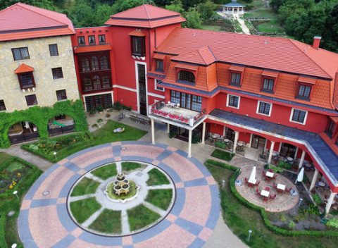 Oddych v tichom prostredí lesoparku v Hoteli sv. Ludmila**** so vstupom do wellness.