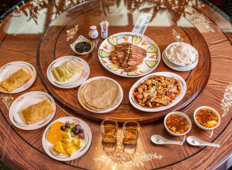 Bohaté 3-chodové menu s pekingskou kačicou pre 2 až 4 osoby v najstaršej čínskej reštaurácii Shangai.