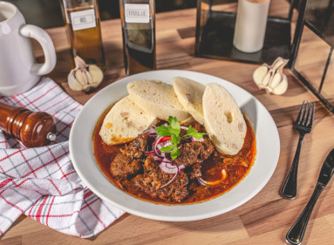 Tradičné české špeciality v Pražskom pube, len kúsok od Trnavského Mýta.