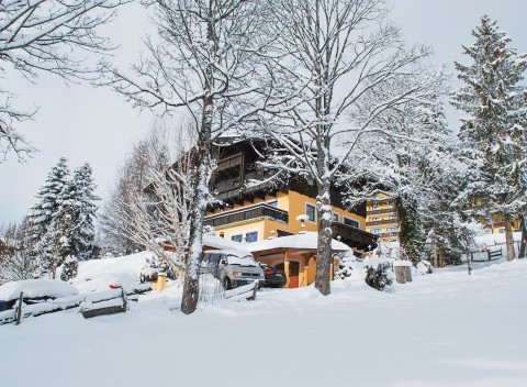 Rakúske Alpy pri ski areáli v českom penzióne Savisalo *** s raňajkami a saunou.