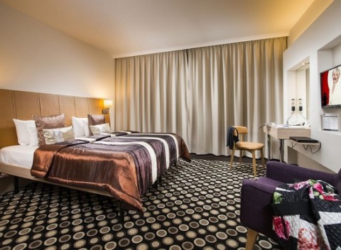 Superior izba hotela Bo33**** v centre Budapešti, strešné wellness a raňajky so sektom.