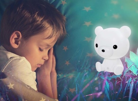 Nočná lampička v tvare medvedíka. Kamoš, ktorý bude strážiť všetky sníčky vašim deťom.