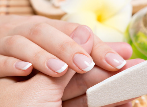 Gél lak s manikúrou alebo japonská manikúra. Ozdravené nechty plné lesku!