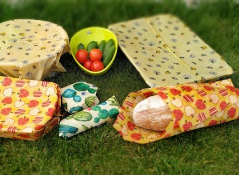 Ekologické bavlnené obaly FiBee s včelím voskom - prírodné, opakovane použiteľné a kompostovateľné.